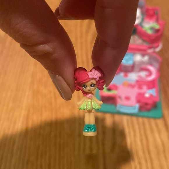 Tiny doll playhouse - Picture 5 of 9